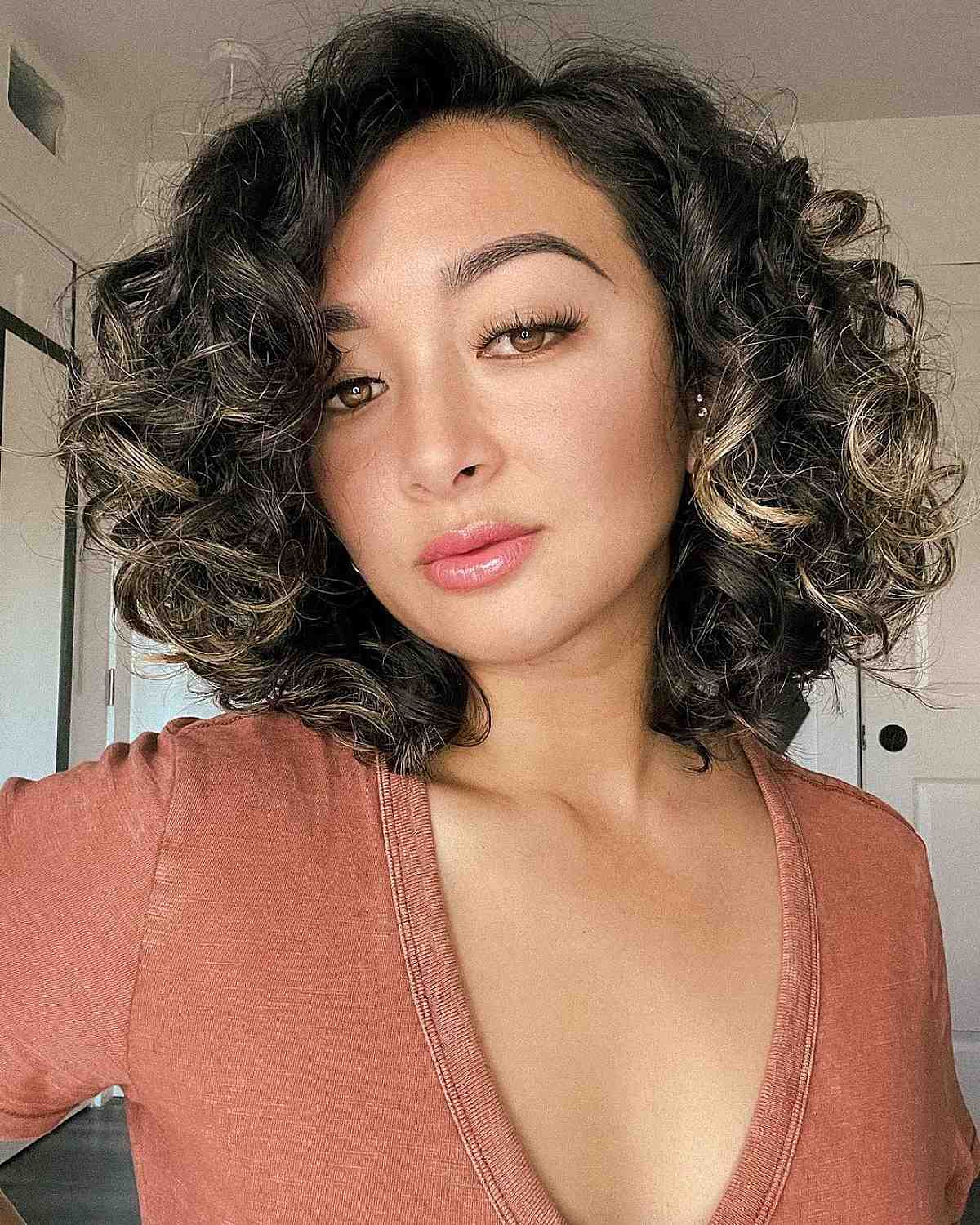 curly-hair-with-a-deep-side-bang