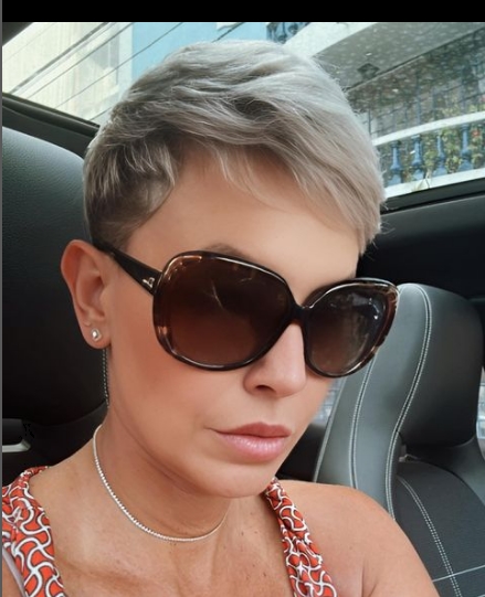 Pixie cut hairstyle for older women